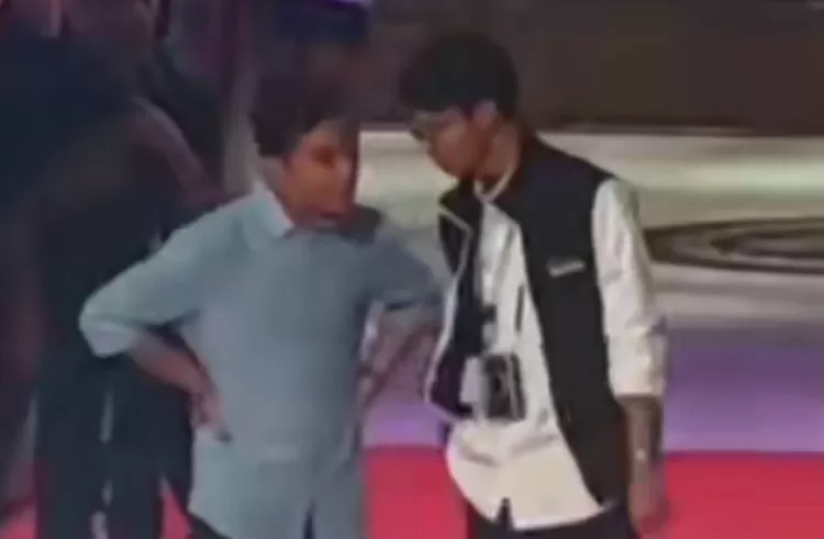 Gibran dan anak Ganjar Pranowo mengobrol saat jeda Debat Capres Cawapres 2024