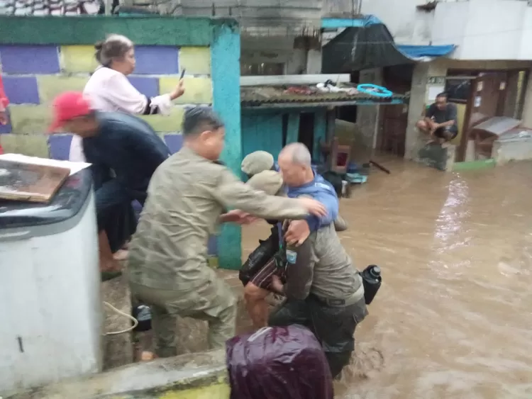 Banjir bandang terjadi di kawasan permukiman di Jalan Braga Gg. Apandi, Bandung