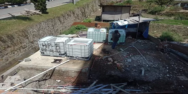 sisa lahan terbuka yang sudah bangunan ada septitank / resapan