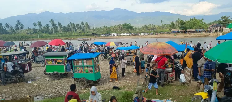 Tak Kalah dengan Ancol di Jakarta, Libur Lebaran Idul Fitri 2024 Jembatan Gantung Rumbio Jadi Destinasi Wisata Favorit di Mandailing Natal