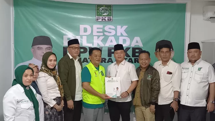 Bacalon Gubsu Nikson Nababan saat daftar ke Partai PKB di Medan Realitasonline.id/Dok