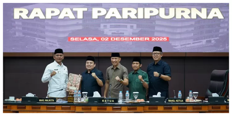 Suasana Rapat Paripurna DPRD Kota Bogor saat persetujuan perpanjangan PKS pengelolaan TPAS Galuga yang menekankan kepastian operator dan standar layanan. (Realitasonline.id/Dok)