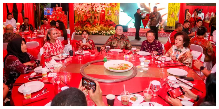 Wali Kota bersama Forkopimda makan bersama di gala dinner. (Realitasonline.id/Rahayu)