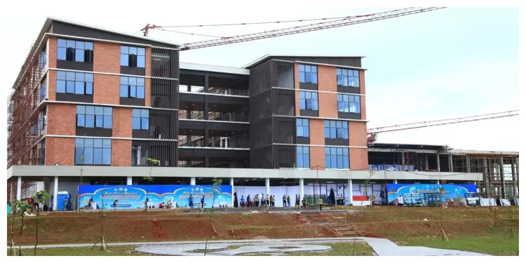 Suasana pembangunan SMA Kemala Taruna Bhayangkara di Gunung Sindur, Kabupaten Bogor, yang kini telah mencapai sekitar 60 persen. (Realitasonline.id/Dok)