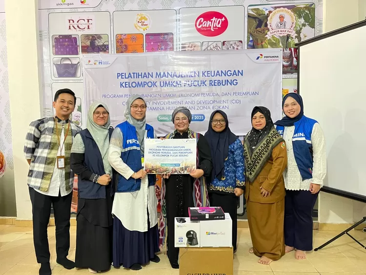 Tim CID PHR saat melakukan monitoring di outlet Koperasi Pucung Rebung, Rumbai, Pekanbaru.  Koperasi Pucuk Rebung hadir sebagai simbol kemandirian ekonomi yang mampu bersaing hingga skala internasional.