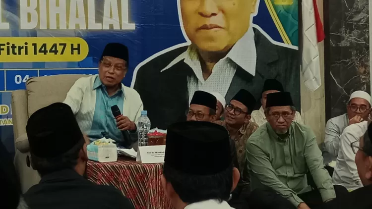 Para jamaah hadiri Halal Bihalal Masjid Birru Al Furqon bersama Kyai Said Aqil Sirodj.