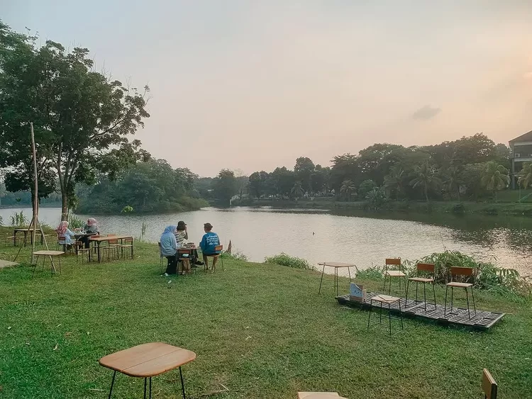  Nuansa Lakeside Cafe and Resto Cibinong Bogor