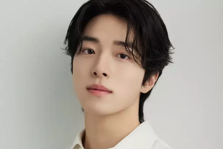 Potret terbaru dari Nam Da Reum yang telah menyelesaikan program wajib militer dan segera comeback ke layar kaca.