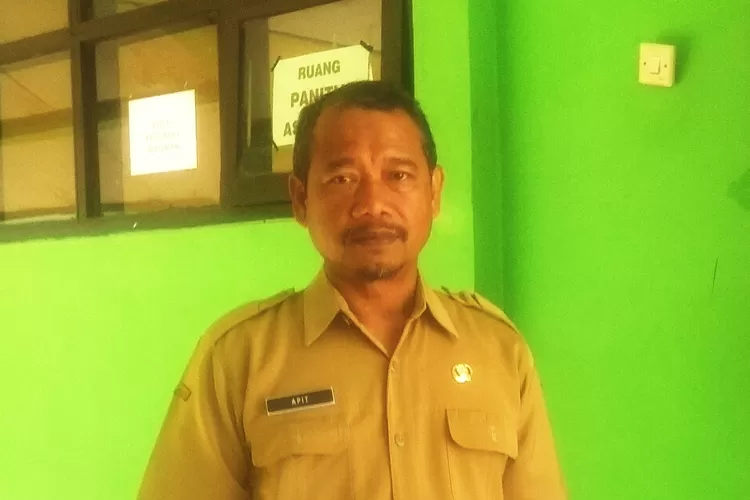 H. Apit Kepala SMAN Jatinunggal Kabupaten Sumedang
