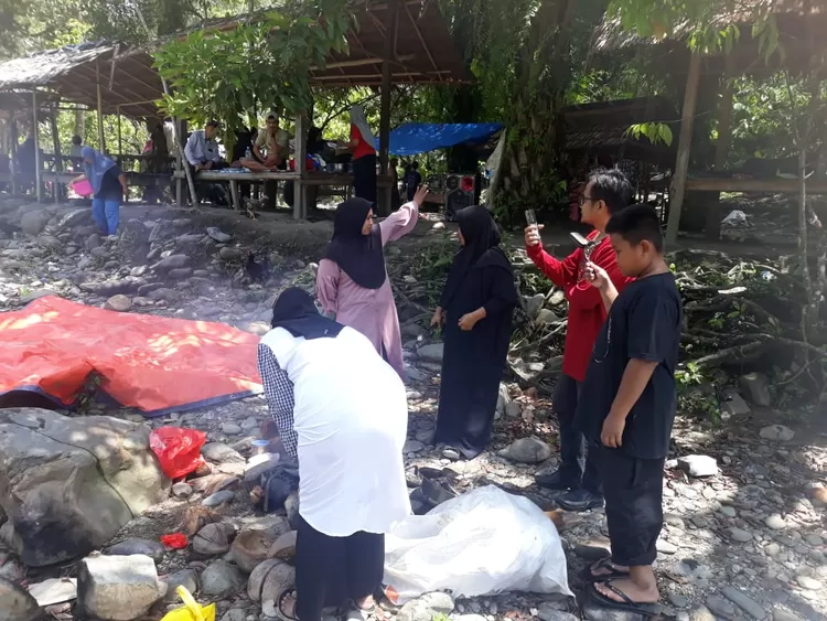 Pengunjung Wisata Permandian Alam Tamboke Luwu Utara Membludak