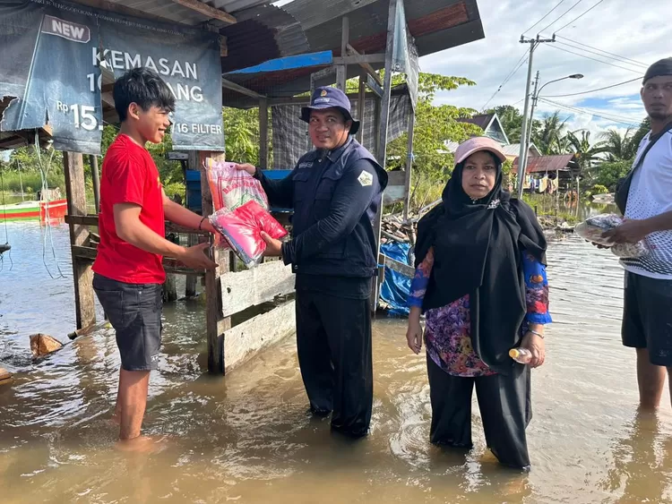 Pemda dan Perhiptani Salurkan Bantuan untuk Korban Bencana