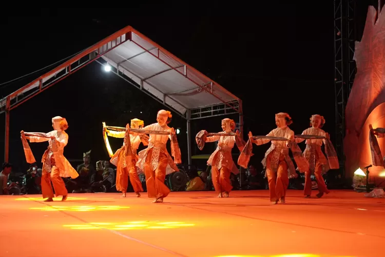 Tarian Warisan Budaya Tak Benda di Festival Sulsel Menari