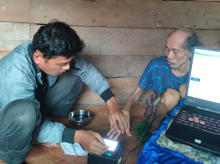 Disdukcapil Luwu Utara &ldquo;Jemput Bola&rdquo; Rekam e-KTP Warga Disabilitas