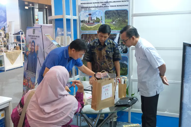 Ratusan Pengunjung Apkasi 2025 Tertarik Produk Khas Luwu Utara, Kopi dan Kakao Paling Diminati 