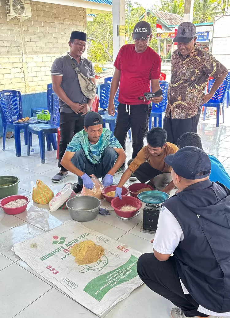 Entaskan Kemiskinan Ekstrem, Desa Muktijaya Produksi Konsentrat Pakan Ternak