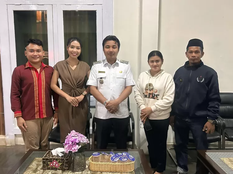 Ratu bersama timnya saat sowan ke Bupati Andi Abdullah Rahim. 