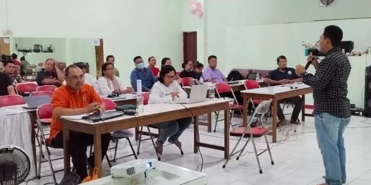 Credit Union Cindelaras Tumangkar melaksanakan berbagai agenda pendidikan. Tak hanya untuk pengurus dan manajemen, tetqpi juga untuk anggota, demi tercapainya  anggota yang cerdas finansial. Foto: Istimewa.