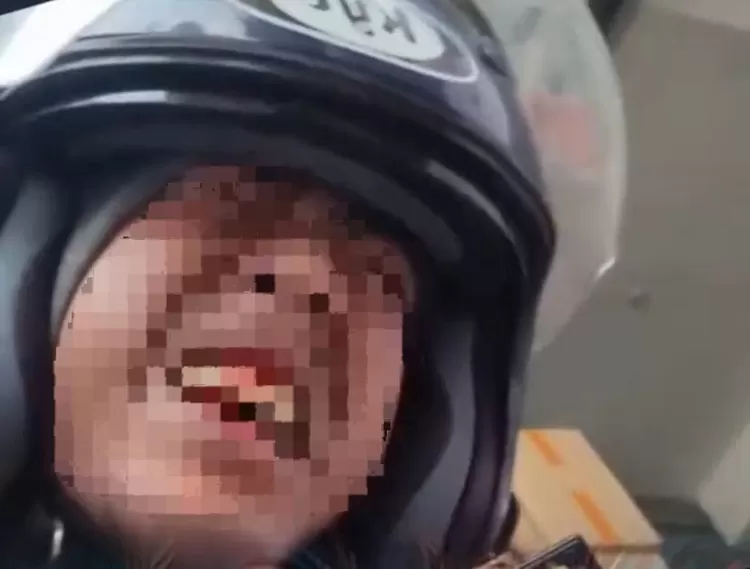 Tangkapan layar yang beredar di media sosial penganiyayan terhadap kurir paket.