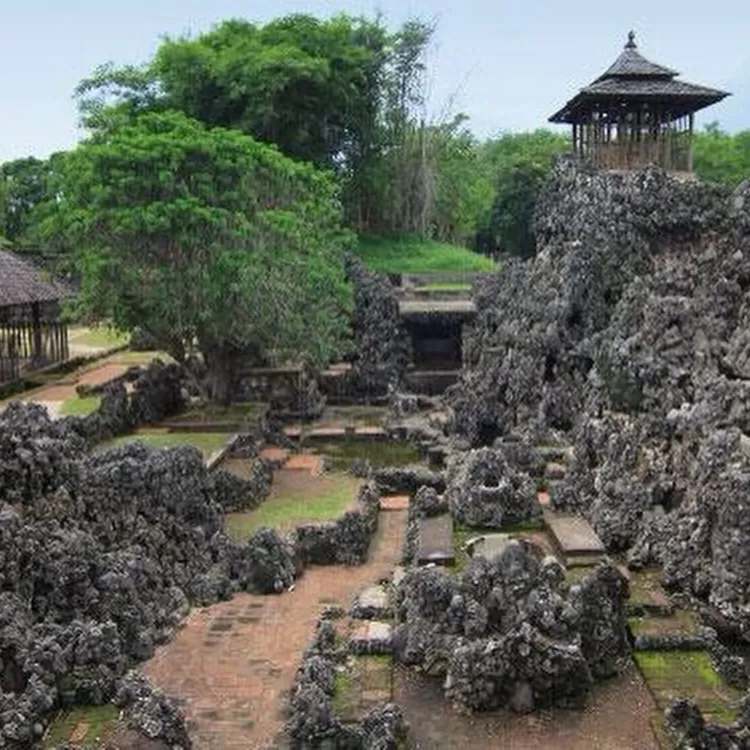 Gua Sunyaragi Cirebon