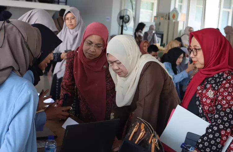 Rangkaian Kegiatan International Collaboration Community Service IBIK Bersama UiTM Malaysia-2.