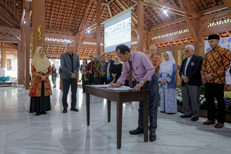 75 Perguruan Tinggi Teken Komitmen Pengelolaan Sampah.