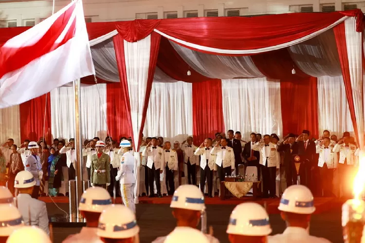 Menhan Prabowo Dampingi Presiden Jokowi Pimpin Upacara Parade Senja Di ...