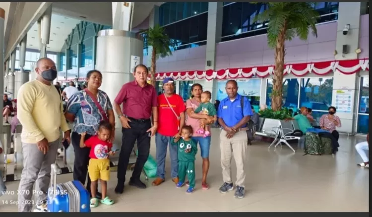 Ramai diberitakan Media terkait bantuan luar biasa Kader Golkar anggota Komisi X DPR  RI Robert Joppy Kardinal kepada satu keluarga OAP di Papua Barat Daya