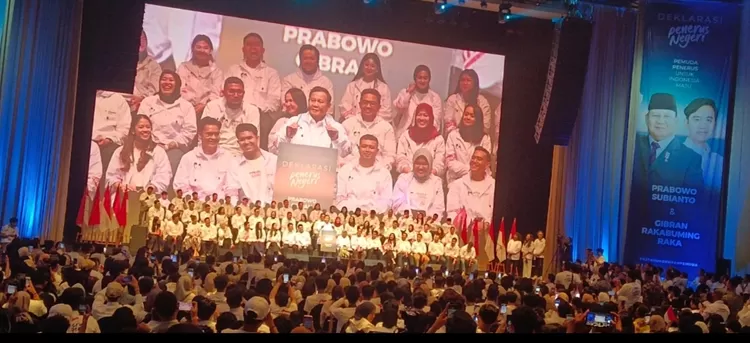 Capres Prabowo Subianto dihadapan ribuan Relawan Penerus Negeri menyampaikan orasi pentingnya peran pemuda dalam menentukan masa depan bangsa dalam momentum Pilpres 2024