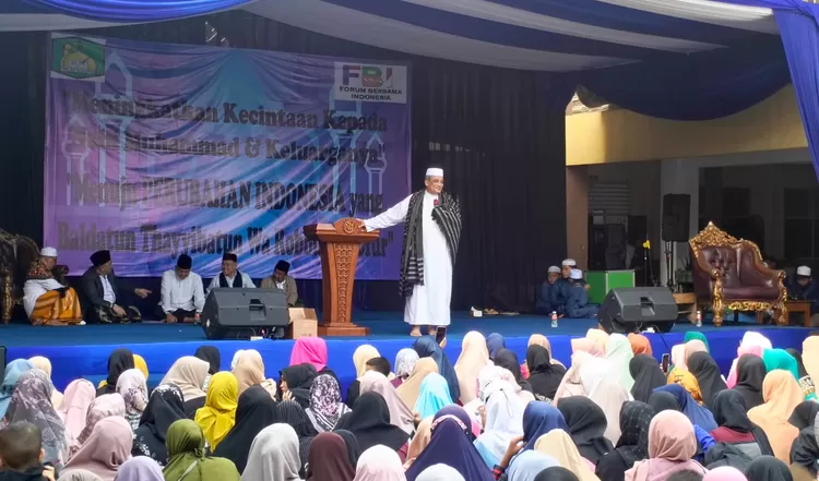 Ketua YPI As Saadah Drs Munir Arsyad  menyampaikan  sambutan Maulid Nabi Muhammad di  Masjid  Jami As Saadah, Pondok Kopi Jakarta Timur, Minggu (5/11/2023(.