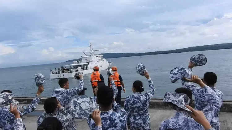 KN Gajah Laut-404 yang dikomandani Letkol Bakamla Agus Tri Haryanto, S.T., kembali menuju Indonesia dan tiba di Minahasa Utara, Senin (27/11/2023). Foto: Humas Bakamla