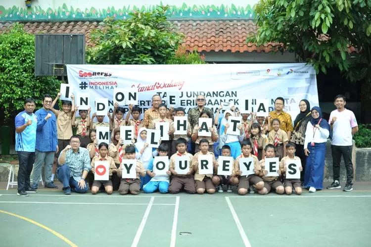 Pelajar di tiga SDN Jakarta Utara mendapatkan pemeriksaan dan kacamata gratis oleh Yayasan Indonesia Melihat Nusantara bekerjasama dengan PT Migas Hulu Jabar ONWJ, pada Rabu (6/12/2023). (DOTO: PT Migas Hulu Jabar ONWJ)