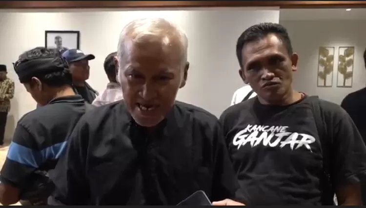 Perwakilan Nelayan diwawancarai awak media, menyatakan kepuasan berdialog dengan Ganjar Pranowo.