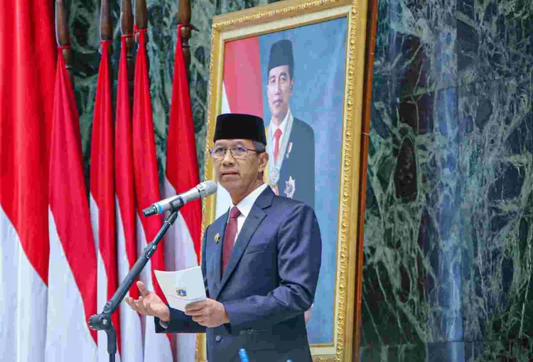 Pj Gubernur DKI Jakarta Heru Budi Hartono  melanyik 333  pejabat eselon III, di Balai Agung, Kamis (21/12/2023).