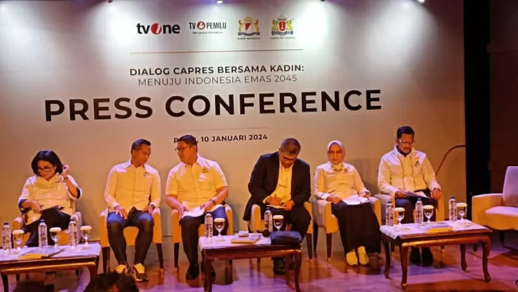 Ketua Kadin DKI Jakarta Hj Diana Dewi (kedua dari kanan) menyampaikan harapannya  agar  tiga Capres  komit memberantas pungli yang membebani pelaku usaha di daerah- daerah.  