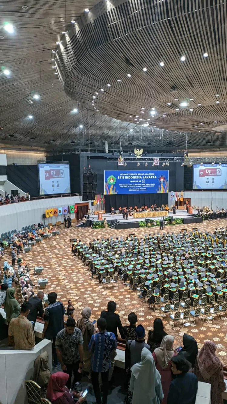 wisuda 662 mahasiswa STIE Indonesia  di JCC Senayan, Jakarta, Kamis (11/1/2024).