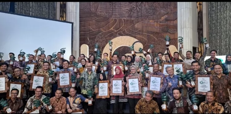 PT Pertamina (Persero) RU VII Kasim meraih penghargaan pada Indonesia Green Award (IGA) 2024 di Hotel Indonesia Kempinski, Jakarta, Rabu (17/1).