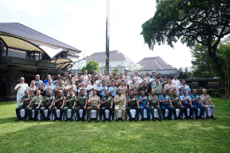 Panglima TNI Jenderal TNI Agus Subiyanto kumpulkan para Atase Militer negara sahabat, perkuat kerja sama bilateral dan multilateral. Foto: Puspen TNI