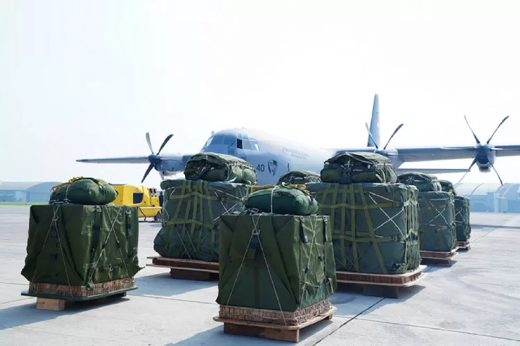 Panglima TNI pimpin apel pemberangkatan bantuan kemanusiaan untuk Palestina gunakan Pesawat Hercules C130 J TNI AU. Foto: Puspen TNI