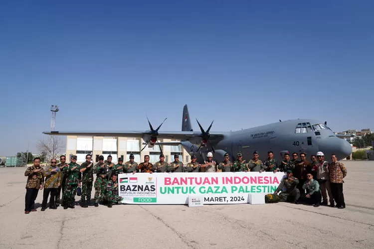 Misi Kemanusian untuk Palestina, Hercules C130J TNI AU tiba di Jordania. Foto: Puspen TNI