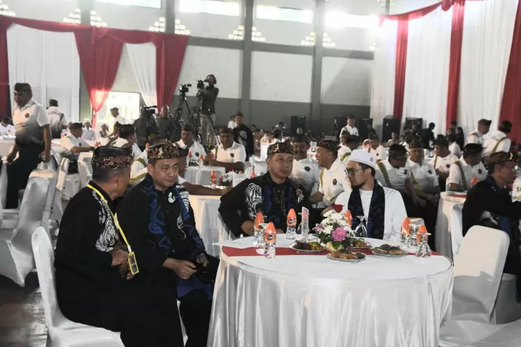 Panglima TNI Jenderal TNI Agus Subiyanto menghadiri acara Silaturahmi Milangkala Ke-5 Paguyuban Baraya Maung Parahyangan (BMP) di Kota Cimahi. Foto: Puspen   TNI
