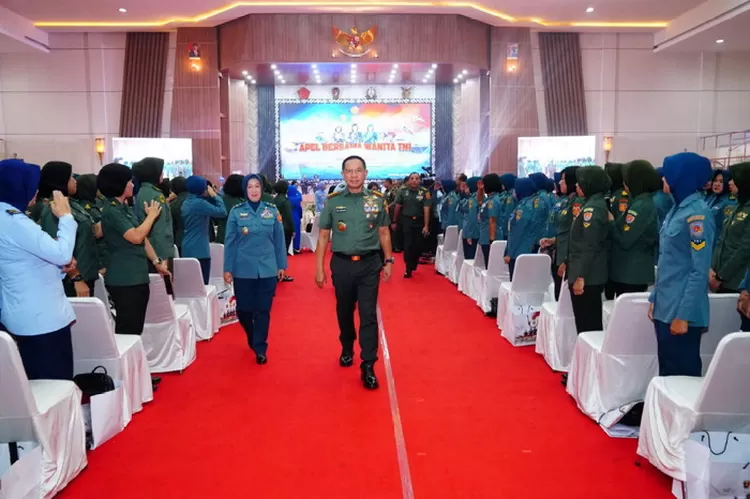 Apel Bersama Wanita TNI digelar dalam rangka Hari Kartini 2024 yang dipimpin langsung oleh Panglima TNI Jenderal TNI Agus Subiyanto. Foto: Puspen TNI