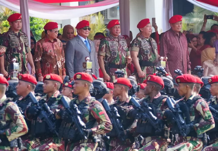 Panglima TNI Jenderal TNI Agus Subiyanto  memimpin upacara peringatan HUT Kopassus ke-72, di Lapangan Markas Kopassus Cijantung, Jakarta Timur, Selasa (30/4/2024). Foto: Puspen TNI  
