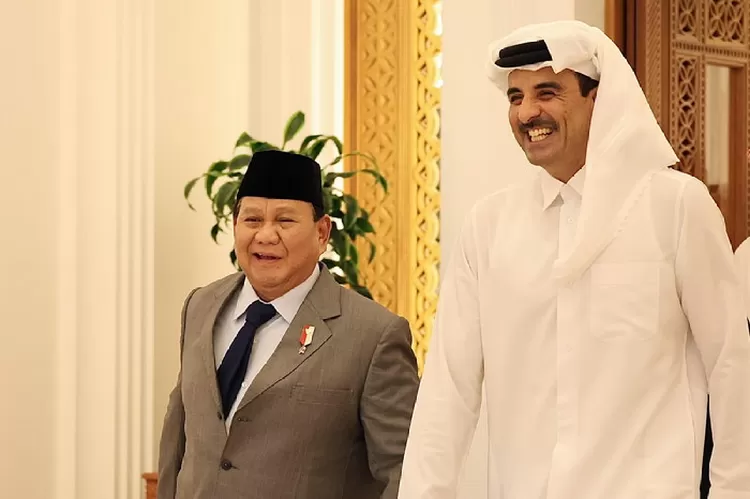 Menteri Pertahanan RI Prabowo Subianto menemui pemimpin negara Qatar atau Emir Qatar, Yang Mulia Sheikh Tamim bin Hamad Al Thani, di Istana Amiri Diwan, Doha, Qatar, Rabu (15/5/2024). Foto: Humas Kemhan