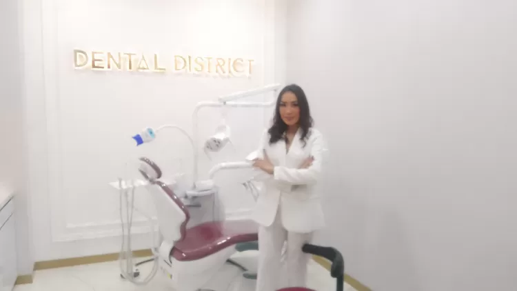 Spesialis Konservasi Gigi, drg. Afriani di ruang Klinik Dental District, di Pollux Mall Cikarang, Sabtu (1/6/2024). (FOTO: )