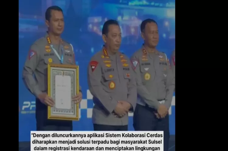 Dirlantas Polda Sulsel Kombes I Made Agus Prasetyo menerima penghargaan dari Kapolri d sela-sela Rakernis Korlantas di Yogyakarta.