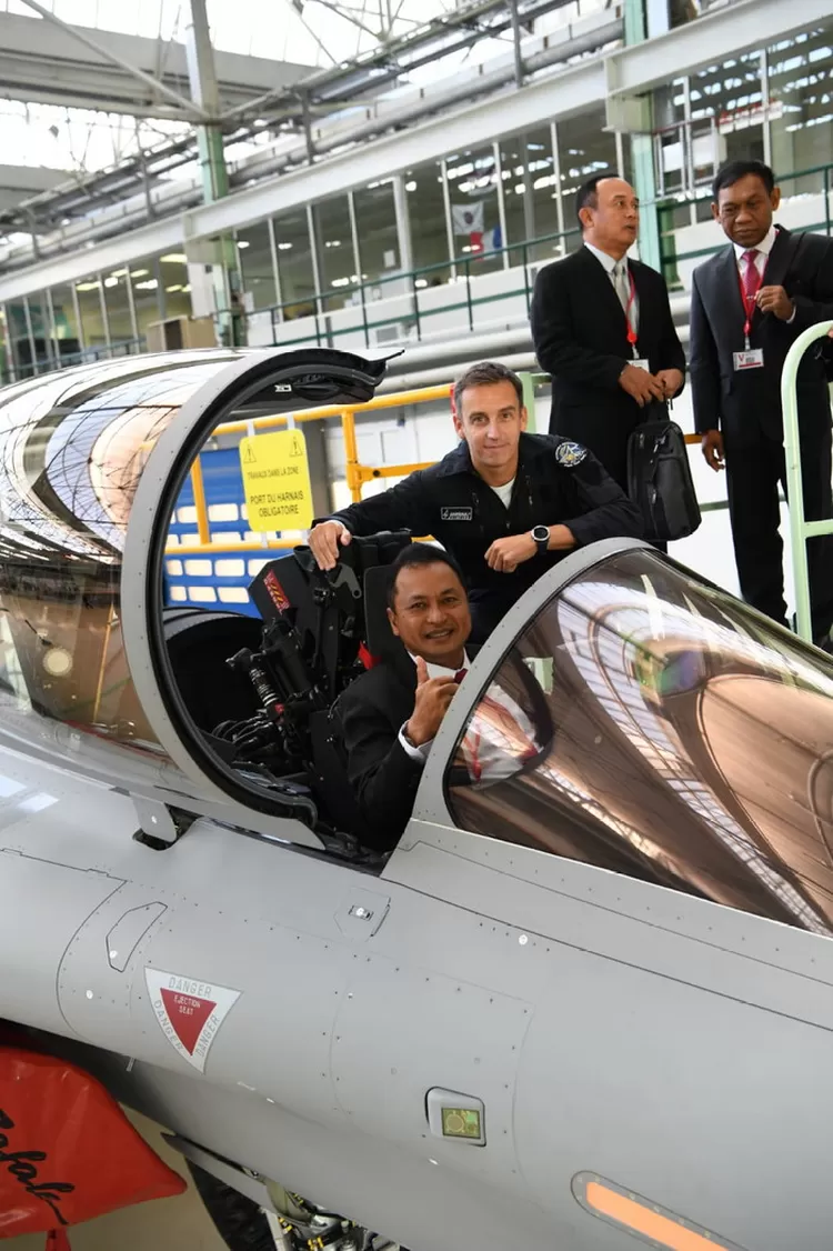 Kasau Marsekal TNI Tonny Harjono  memimpin delegasi TNI AU pada kunjungan resmi ke pabrik Dassault Aviation di Prancis. Foto: Dispenau