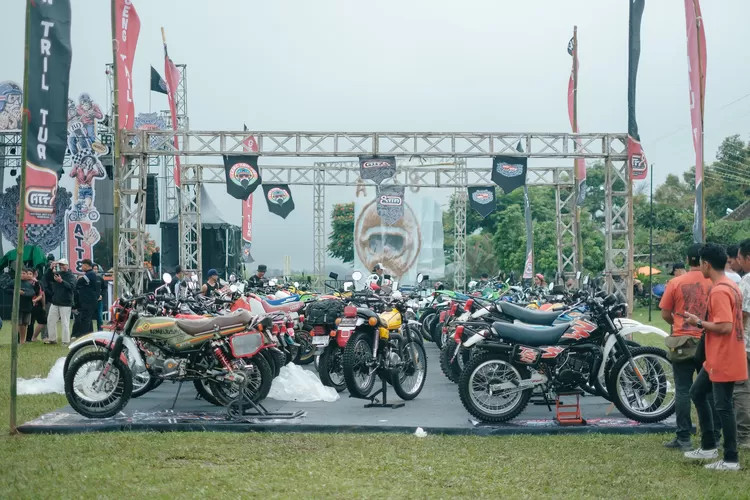 PAMERAN GEN TRIL 
