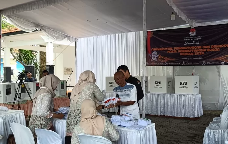 Simulasi Tungsura Pemilu 2024 oleh KPU Jombang bersama stakeholder terkait. 