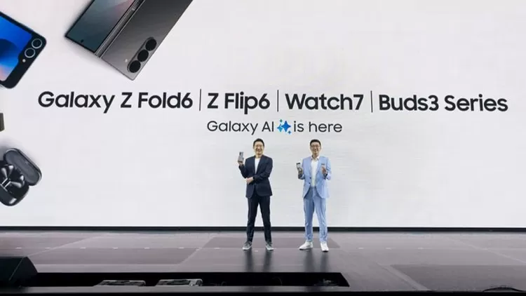 Harry Lee, President of Samsung Electronics Indonesia dan Lo Khing Seng, Vice President MX Business Samsung Electronics Indonesia saat peluncuran Galaxy Z Fold6, Flip6, Watch7, dan Buds3 Series di Indonesia.