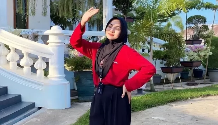 Berita Viral: Mahasiswi Cantik Berhijab Dan Kisah Kontroversialnya ...